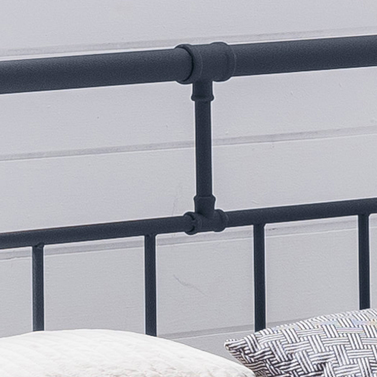 Queen-size Iron Bed Frame T73415
